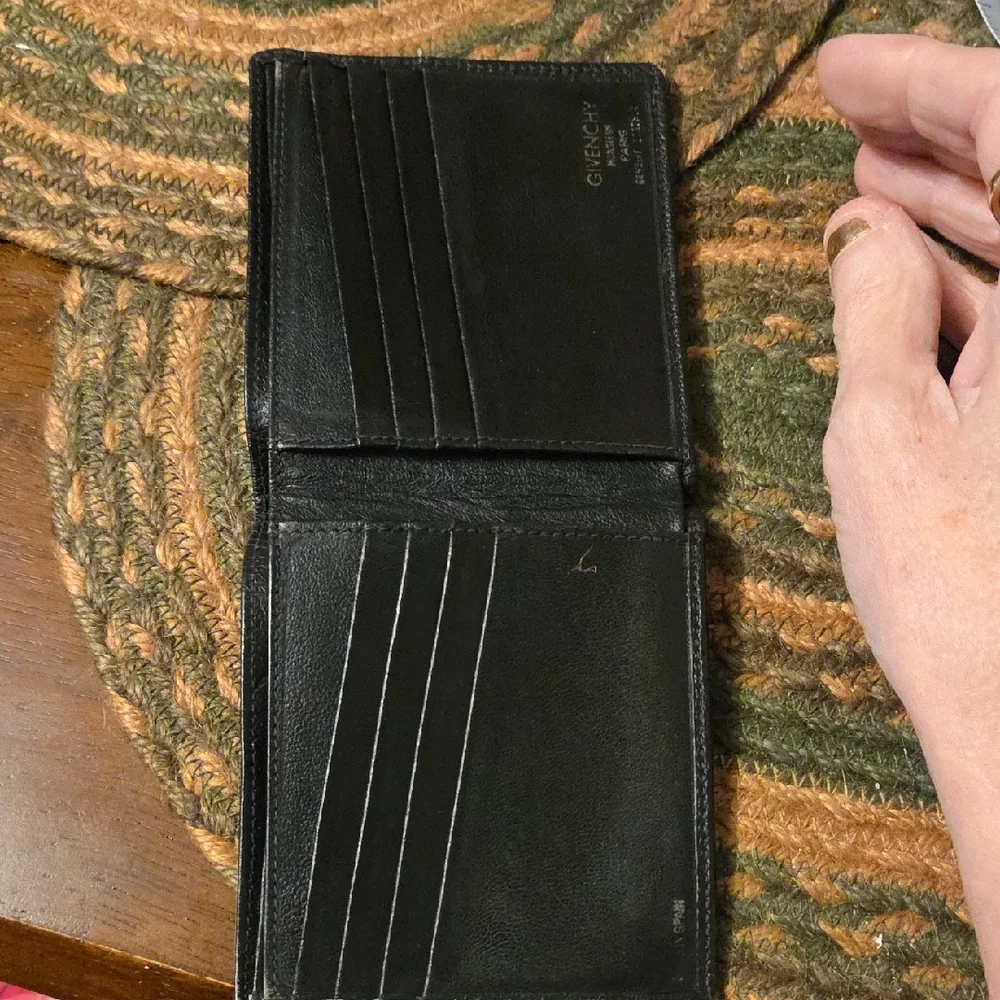 VEUC Givenchy Black Leather Bifold Wallet Preloved